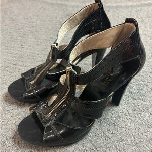 Michael Kors Berkley T Strap Zipper Open Toe Leather Sandal Heels Black Patent 8